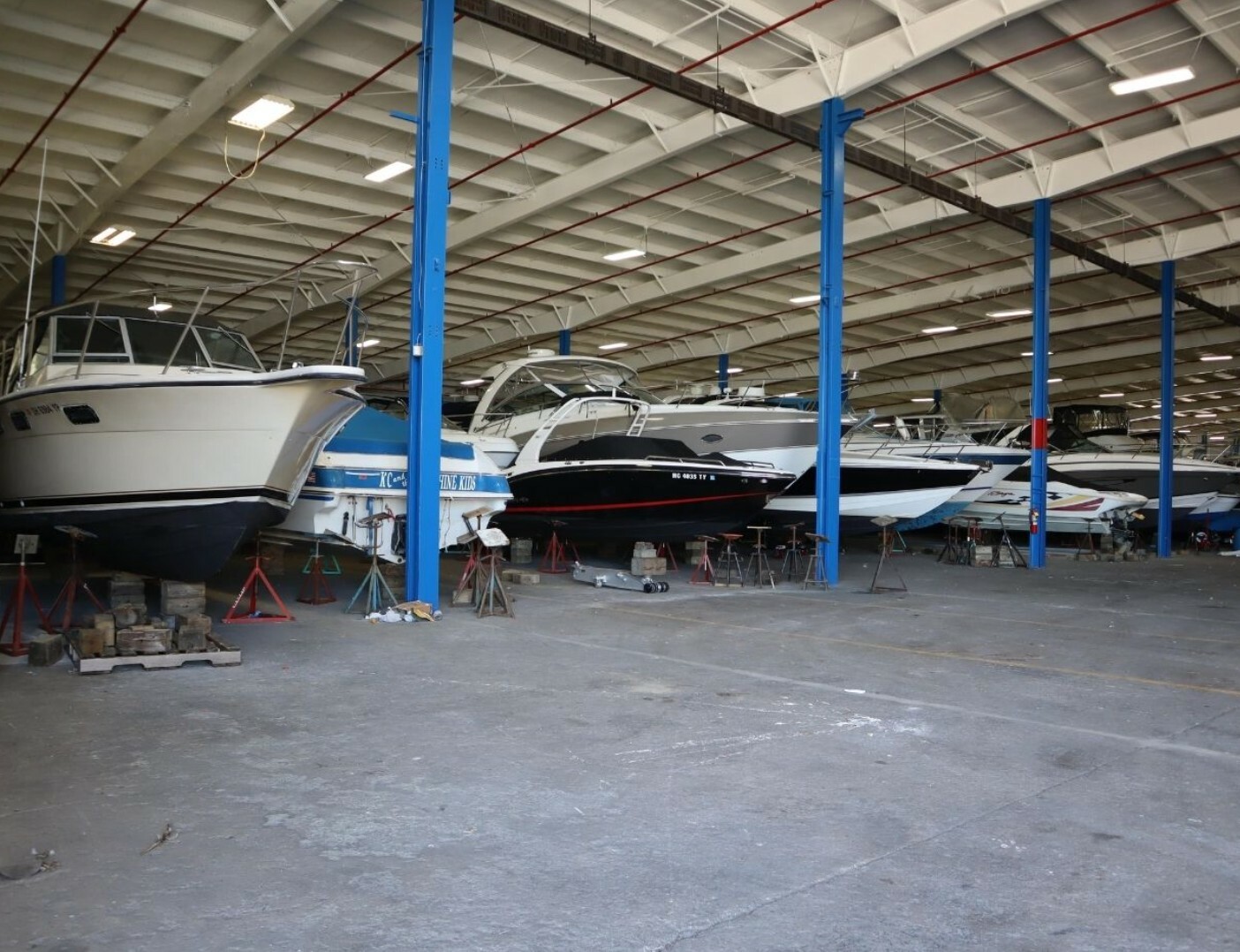 Послуги паркінгу для човнів, яхт, гідроциклов